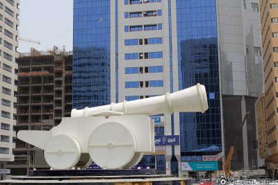 Weiße Kanone in Abu Dhabi