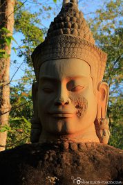 Die Götter am Südtor von Angkor Thom