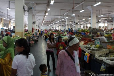 The weekly market in Sandakan