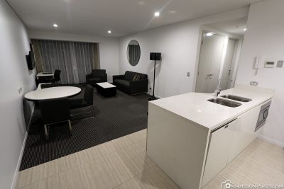 The living area at Meriton Serviced Apartments Herschel Street