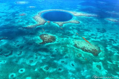 Das Blue Hole am Belize Barrier Reef