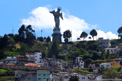 Monument einer Madonna auf dem Gipfel des Panecillo