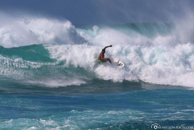 Surfer an der Nordküste von Oahu
