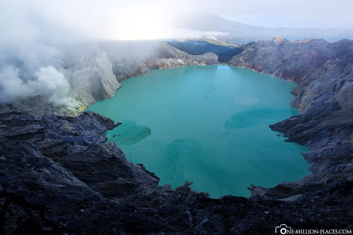 Insel Java Eine Wanderung zum Ijen  Krater Indonesien 