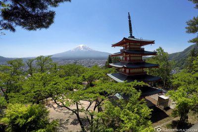 Die Chureito Pagoda mit dem Mount Fuji