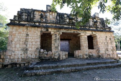 Die Überreste der alten Maya Gebäude
