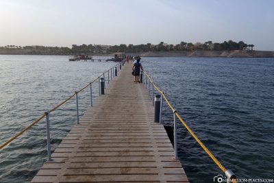 Der Steg in die Coraya Bay