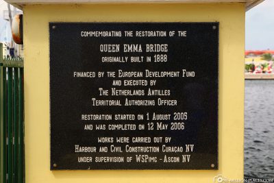 Information board at the Queen Emma Bridge