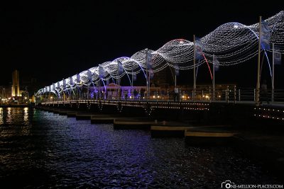 The Queen Emma Pedestrian Bridge at Night