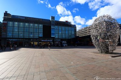 Der Narinkka Platz mit dem Kamppi Shopping Center