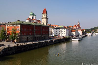 Blick auf die Donau und das Alte Rathaus