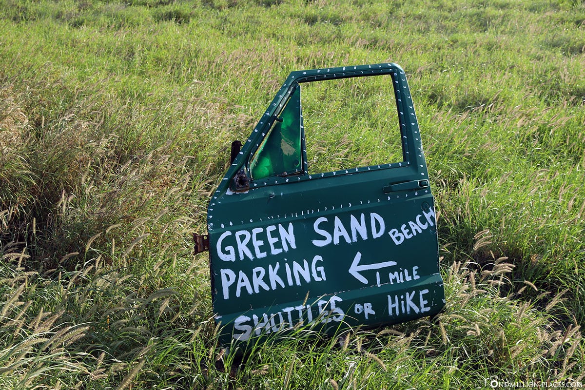 Signposts, Parking, Papak'lea Green Sand Beach, Big Island, Hawaii, USA, Travelreport