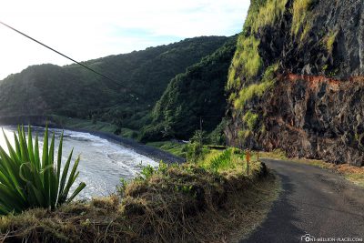 The Piilani Highway along the south coast of Maui