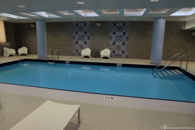 Das Schwimmbad im Calgary Airport Marriott In-Terminal Hotel