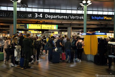 Ticket office for the train at Schiphol Plaza