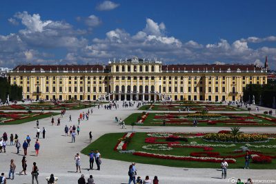 Das Schloss Schönbrunn mit dem Schlosspark