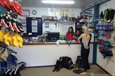 Fish 'n Fins Diving School in Palau