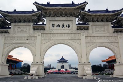 Das Haupttor zum Chiang-Kai-shek Park