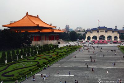 Blick auf das Haupttor zum Chiang-Kai-shek Park