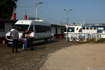 Der Bus vor der Anlegestelle in Esztergom