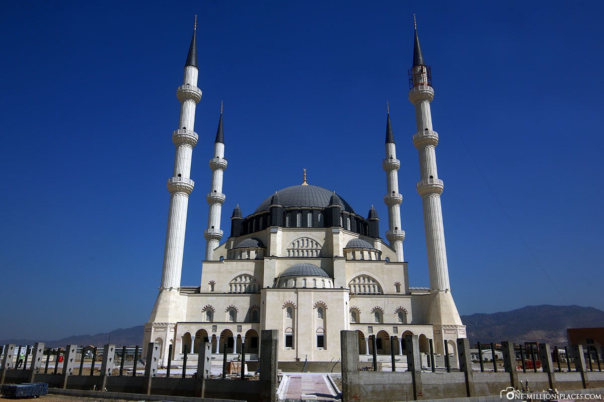 Nikosia, Zypern, Sehenswürdigkeiten, Hala Sultan Camii Moschee