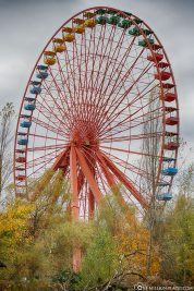 The 45-metre-high Ferris wheel in the Plänterwald