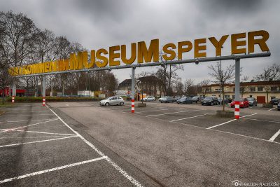 Die Einfahrt zum Technik Museum Speyer