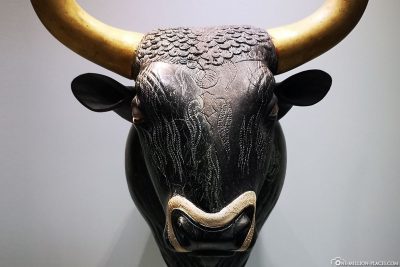 Minoan rhyton in the form of a bull