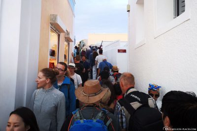 The alleys of the old town of Oia