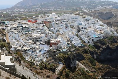 The location of the town of Fira on the cliffs
