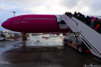 WOW air am Flughafen in Reykjavik