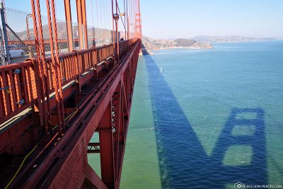 Schattenspiel der Brücke