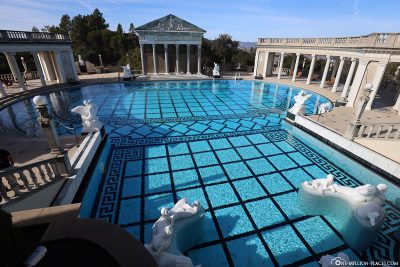 Der Pool im Stil der griechischen Antike