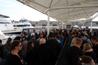 Long queues on the ship to Alcatraz