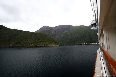 Fahrt durch den Sunnylvsfjord