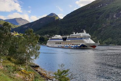 AIDAsol is located in the Geirangerfjord