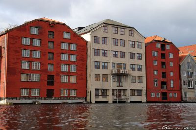 Many colourful houses on the river Nidelva
