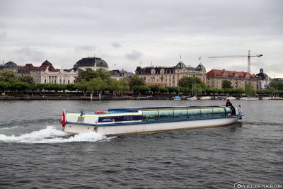Limmat cruise across Lake Zurich