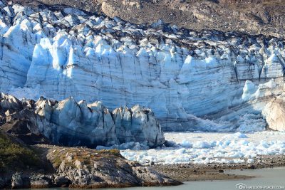 The ice front of Lamplugh Glacier