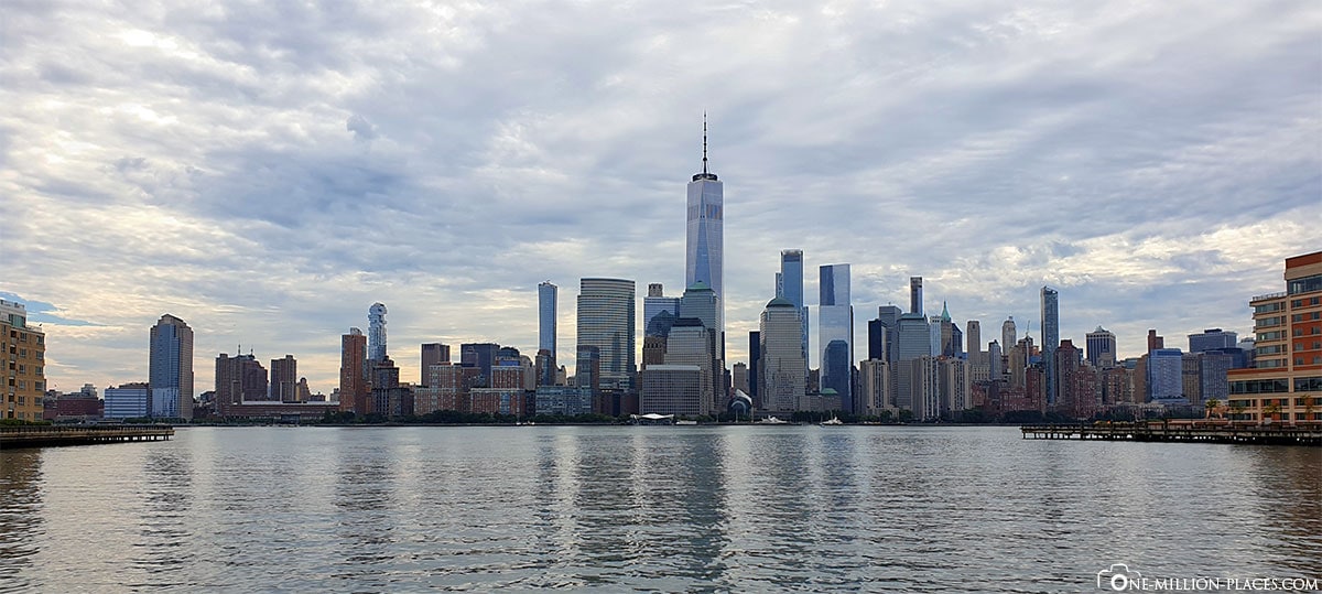 View of Manhattan from the Hudson River, USA, New York, travelreport