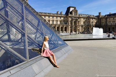 A great photo spot at the Louvre in Paris