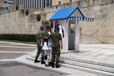 Wachwechsel auf dem Syntagma Platz in Athen