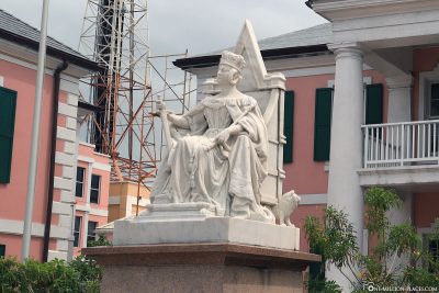 Marble statue of Queen Victoria