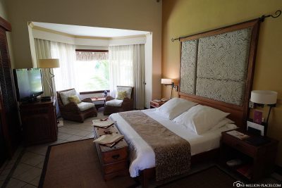 Bed & Living Room of the Junior Suite