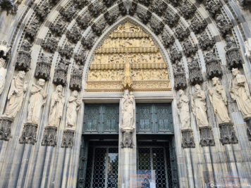 The entrance to Cologne Cathedral