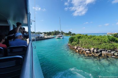 The ferry from Praslin to La Digue