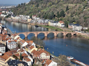 Die Alte Brücke über den Neckar