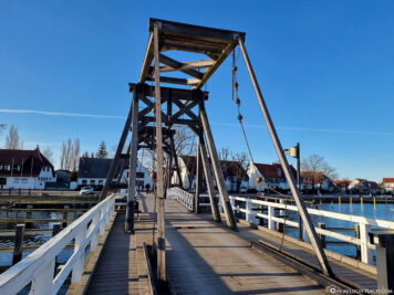 Historische Klappbrücke im Ortsteil Wieck