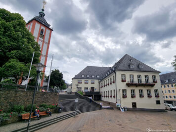 Market square with town hall & St. Nicholas Church