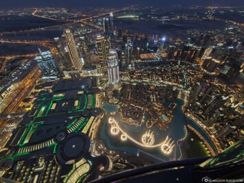 Blick auf die Fontänen und die Dubai Mall
